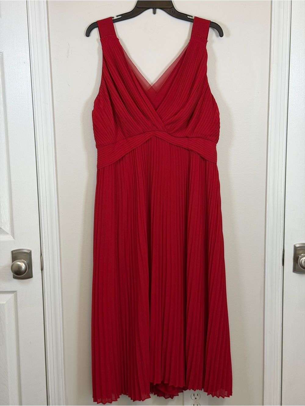 White House Black Market Red Pleated Midi Dress 14 Sleeveless V Neck Cocktail